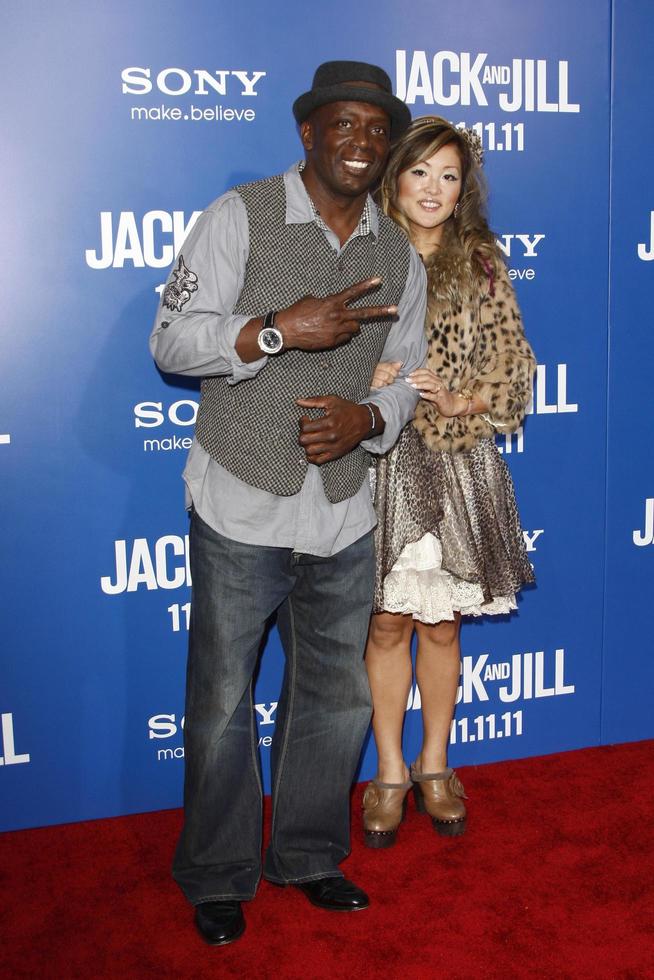 los angeles, 6 de noviembre - billy blanks en el estreno de jack and jill en el teatro del pueblo el 6 de noviembre de 2011 en westwood, ca foto