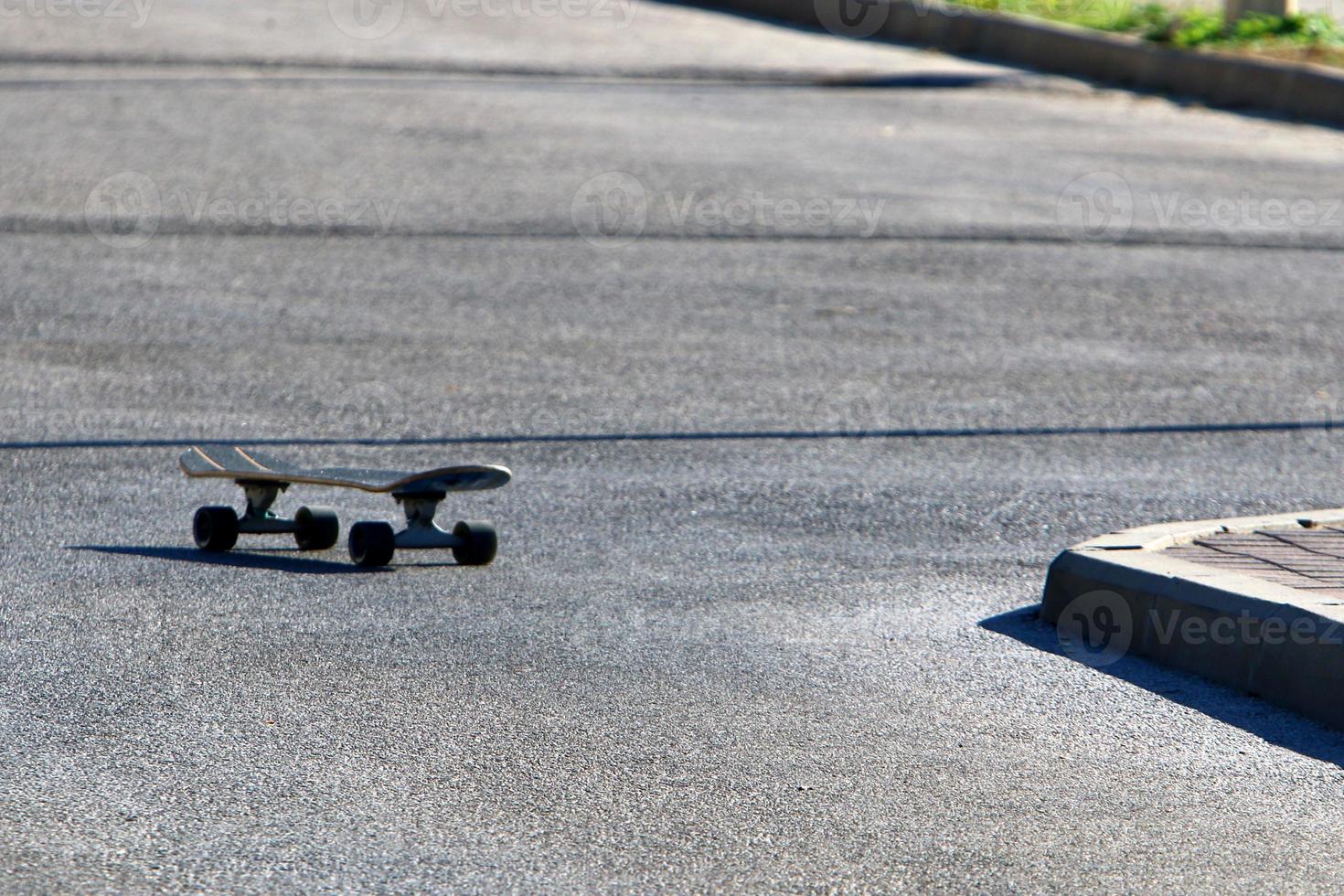pavement along the road for the safe passage of pedestrians photo
