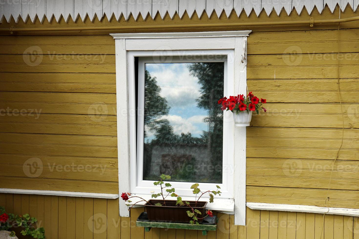 pequeña ventana en la gran ciudad foto