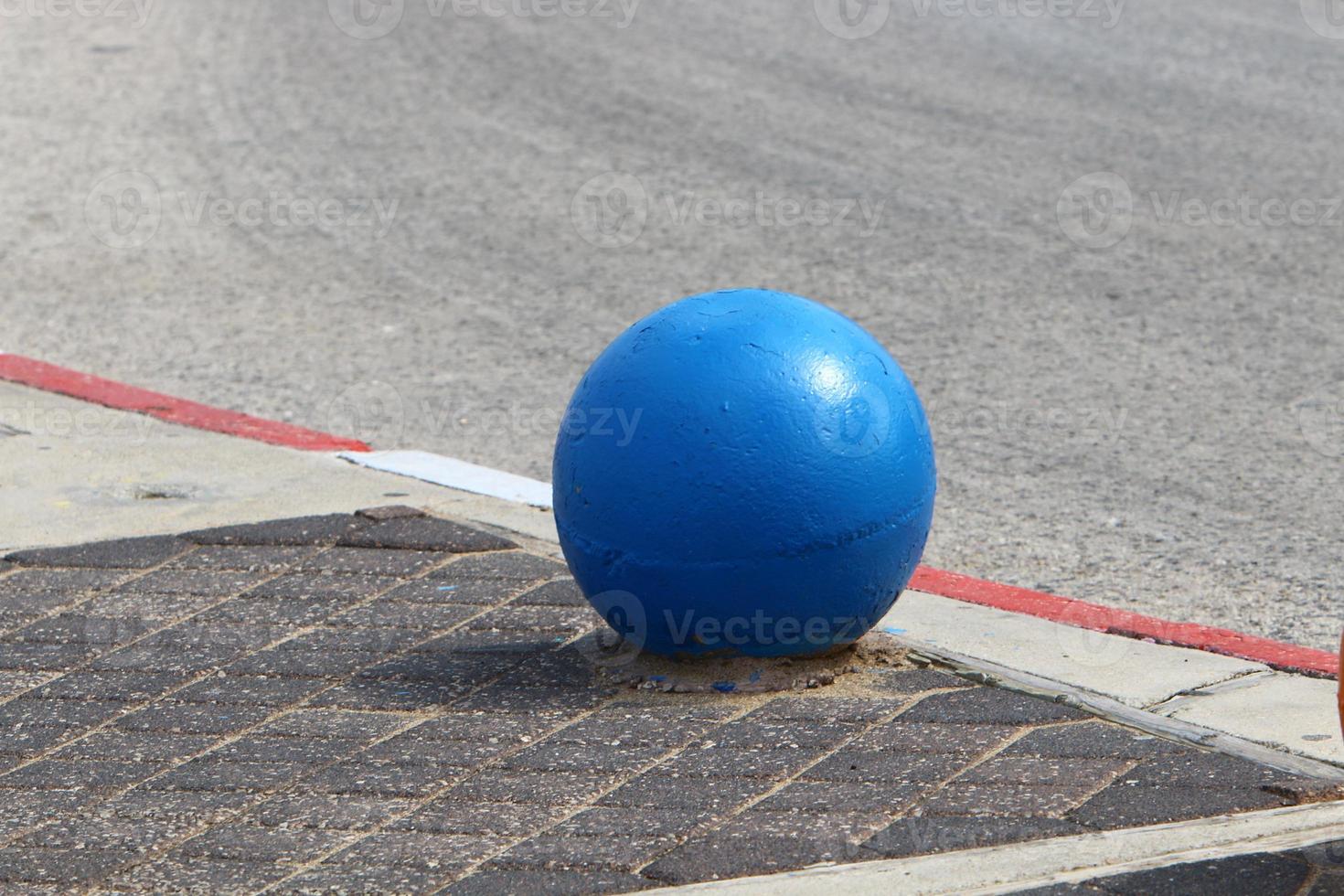 pavement along the road for the safe passage of pedestrians photo