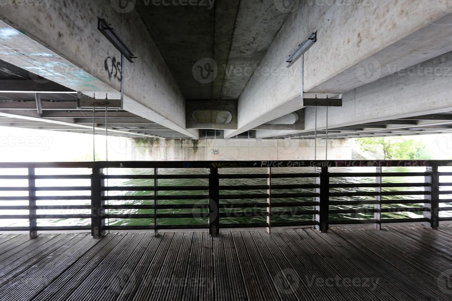 Full-flowing Danube in the Austrian capital Vienna photo