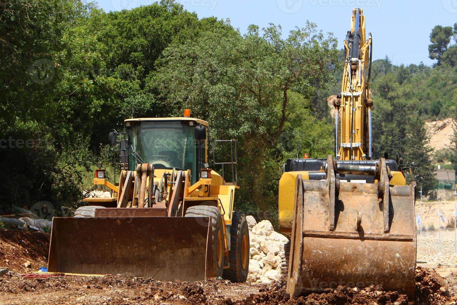 trabajo y herramientas de trabajo en el sitio de construcción foto