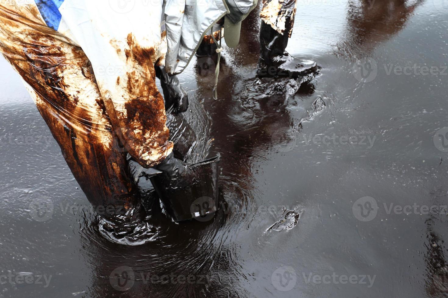 clean up Crude oil stain 8755650 Stock Photo at Vecteezy
