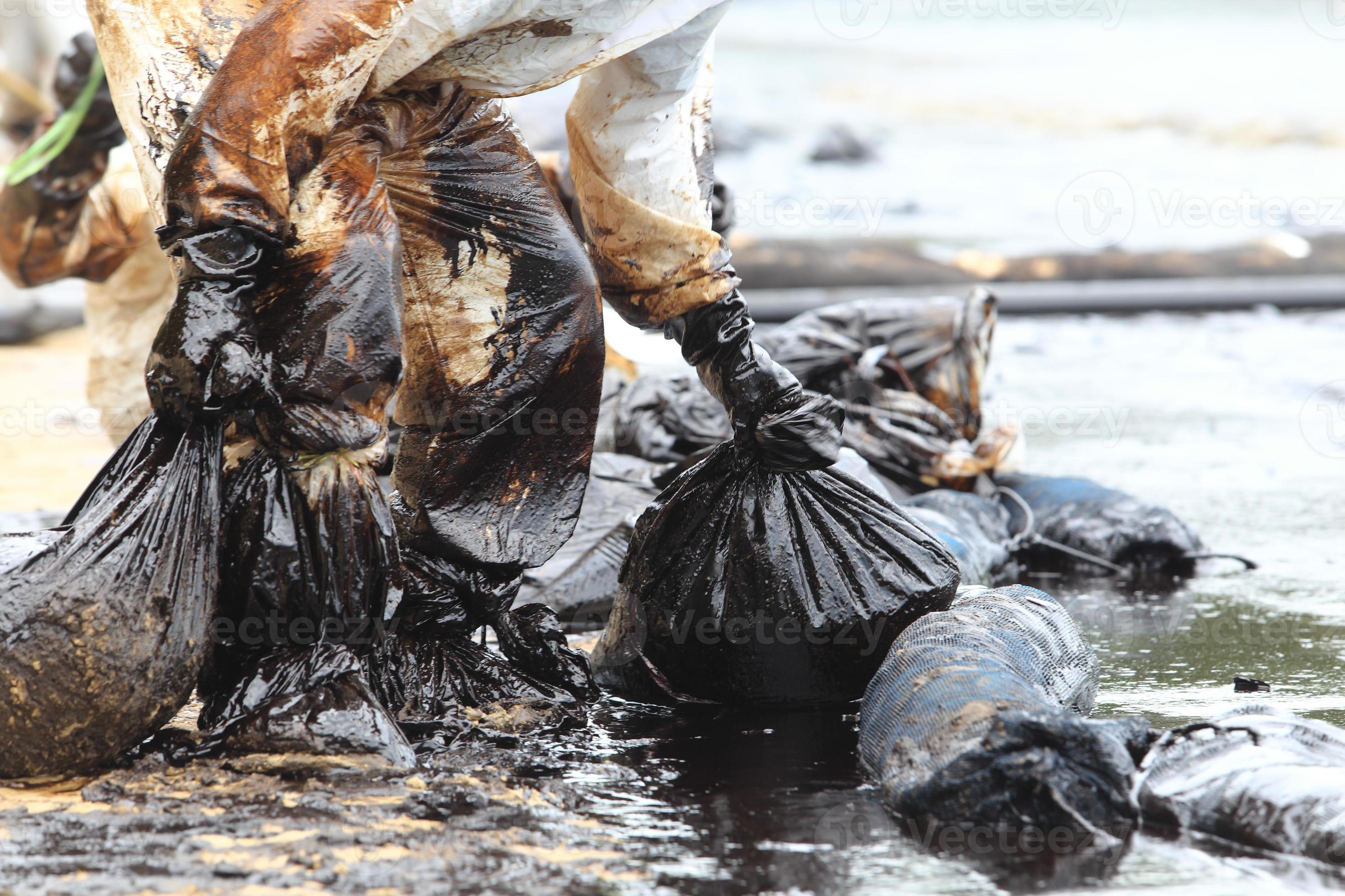 clean up Crude oil stain 8756483 Stock Photo at Vecteezy