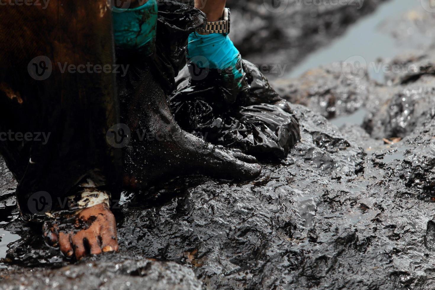 clean up Crude oil stain 8756519 Stock Photo at Vecteezy