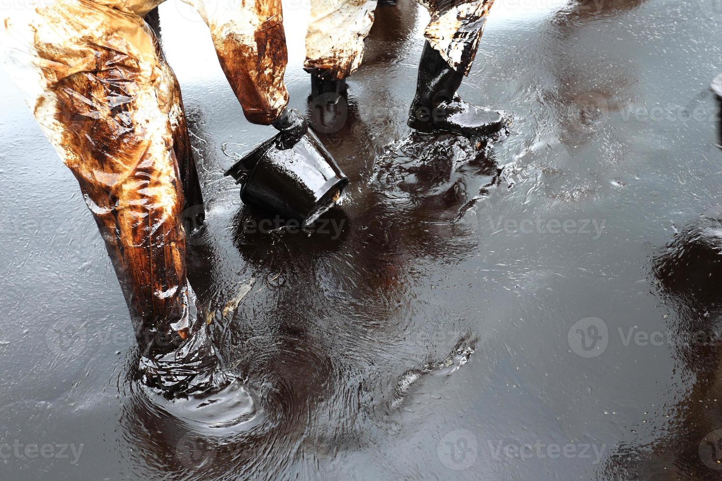 clean up Crude oil stain 8756522 Stock Photo at Vecteezy