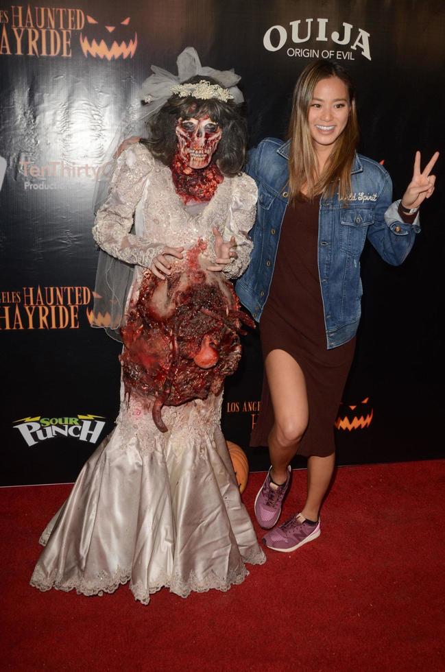 los angeles, 9 de octubre - jamie chung en el 8º evento anual de alfombra negra vip de hayride embrujado en el parque griffith el 9 de octubre de 2016 en los angeles, ca foto