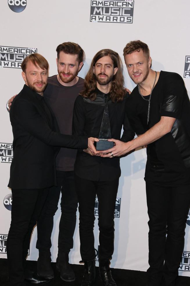 los angeles, 23 de noviembre - imagina dragones en los premios de música americana 2014, sala de prensa en el teatro nokia el 23 de noviembre de 2014 en los angeles, ca foto