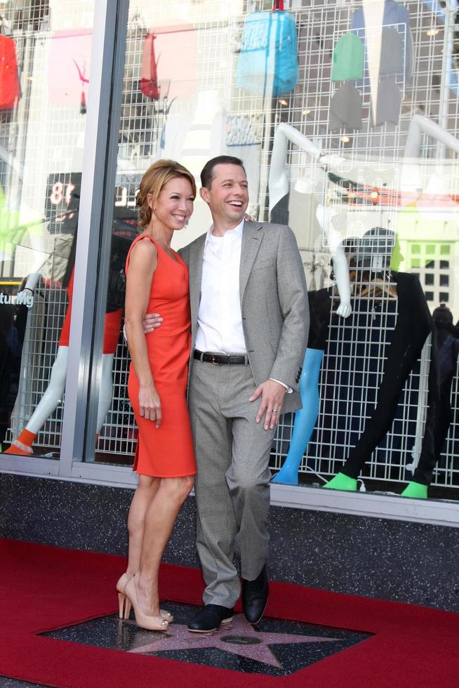 LOS ANGELES, SEP 19 -  Lisa Joyner Cryer, Jon Cryer at the Jon Cryer Hollywood Walk of Fame Star Ceremony at Hollywood Walk of Fame on September 19, 2011 in Los Angeles, CA photo