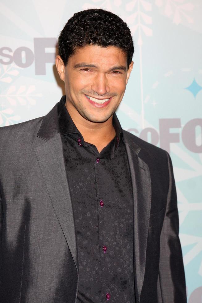 los angeles, 11 de enero - mido hamada llega a la fiesta fox tca winter 2011 en villa sorriso el 11 de enero de 2010 en pasadena, ca foto