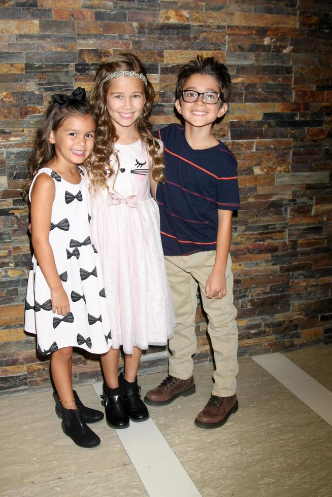 los angeles, 8 de agosto - la hermana de brooklyn, brooklyn rae silzer, nicolas bechtel en el almuerzo del club de fans del hospital general llegadas al hotel embassy suites el 8 de agosto de 2015 en glendale, ca foto