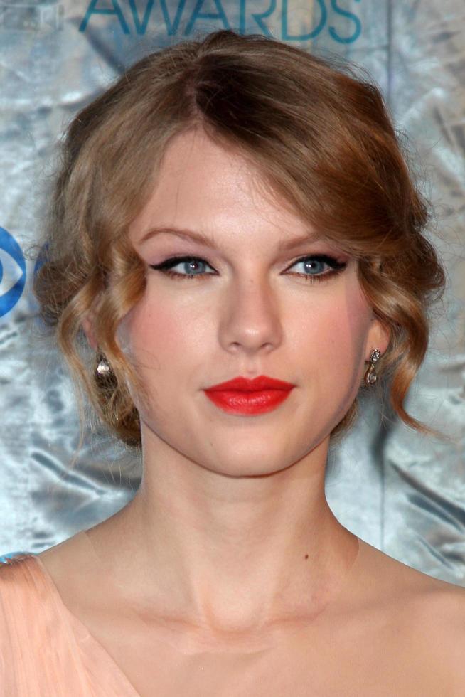 LOS ANGELES, JAN 5 -  Taylor Swift arrives at 2011 People s Choice Awards at Nokia Theater at LA Live on January 5, 2011 in Los Angeles, CA photo
