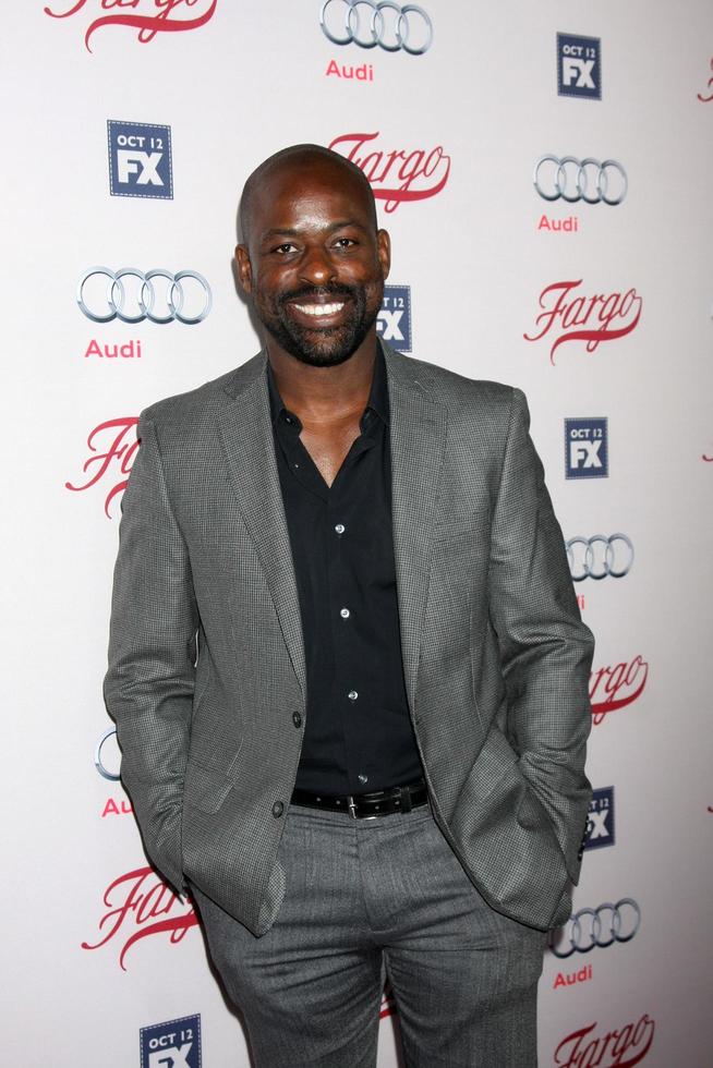 los angeles, 7 de octubre - sterling brown en la proyección de estreno de la temporada 2 de fargo en los cines arclight de hollywood el 7 de octubre de 2015 en los angeles, ca foto