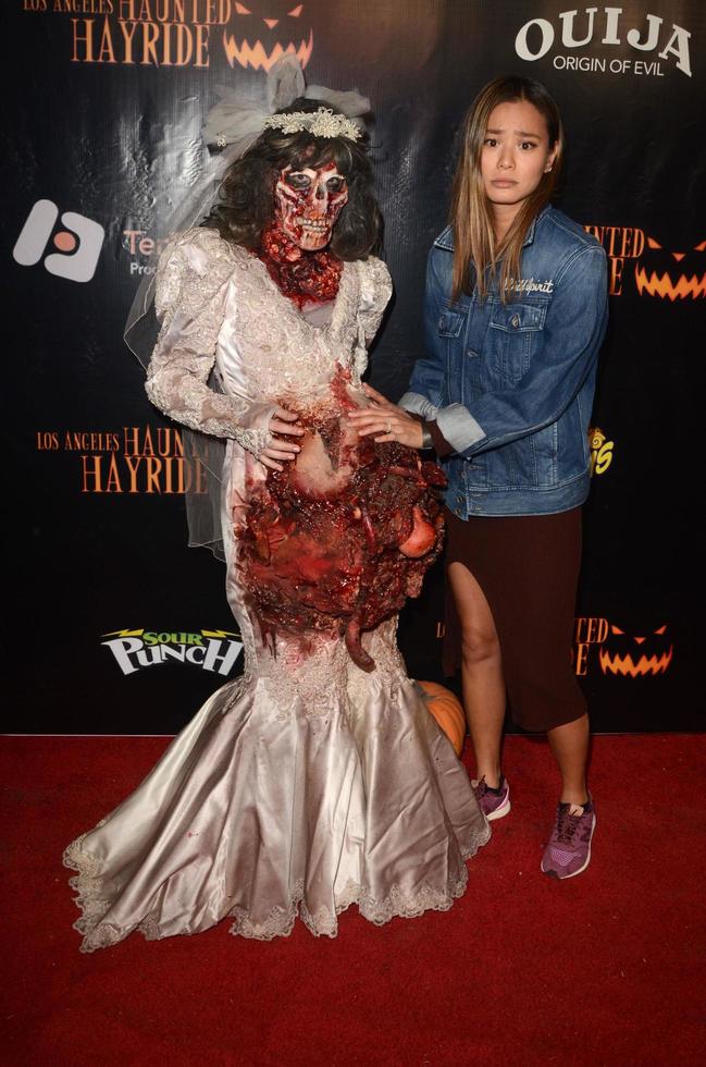 los angeles, 9 de octubre - jamie chung en el 8º evento anual de alfombra negra vip de hayride embrujado en el parque griffith el 9 de octubre de 2016 en los angeles, ca foto