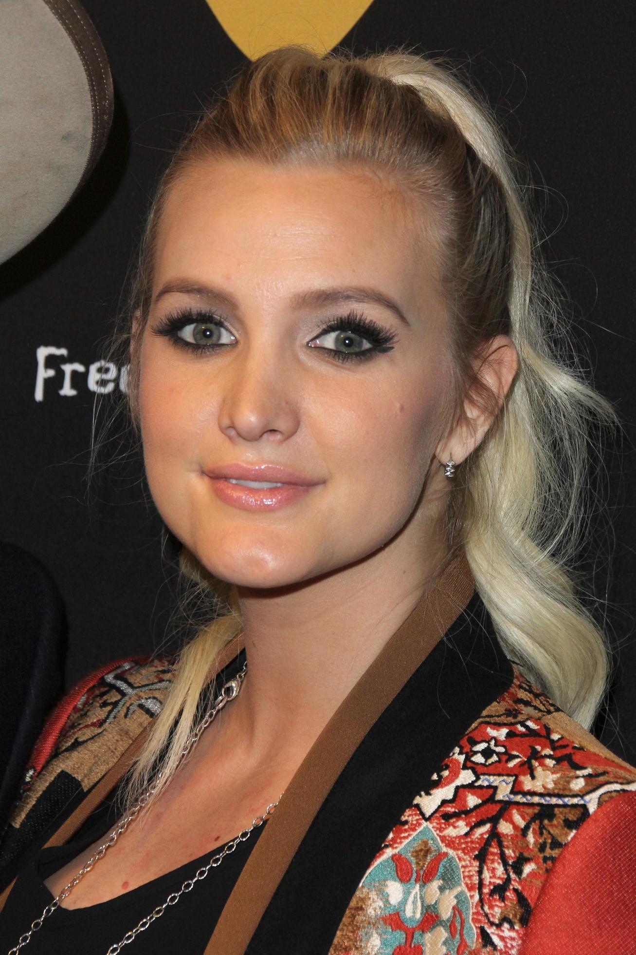 Ashlee Simpson Youtube