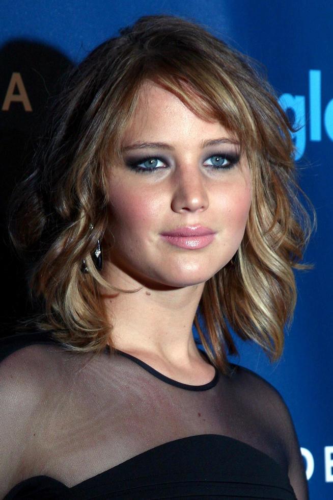 los angeles, 20 de abril - jennifer lawrence llega a los premios glaad media 2013 en el jw marriott el 20 de abril de 2013 en los angeles, ca foto