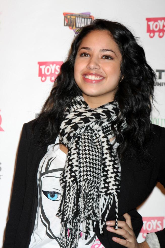 los angeles, 22 de noviembre - jasmine villegas, también conocida como jasmine v en el concierto del desfile de navidad de hollywood 2011 en universal citywalk el 22 de noviembre de 2011 en los angeles, ca foto