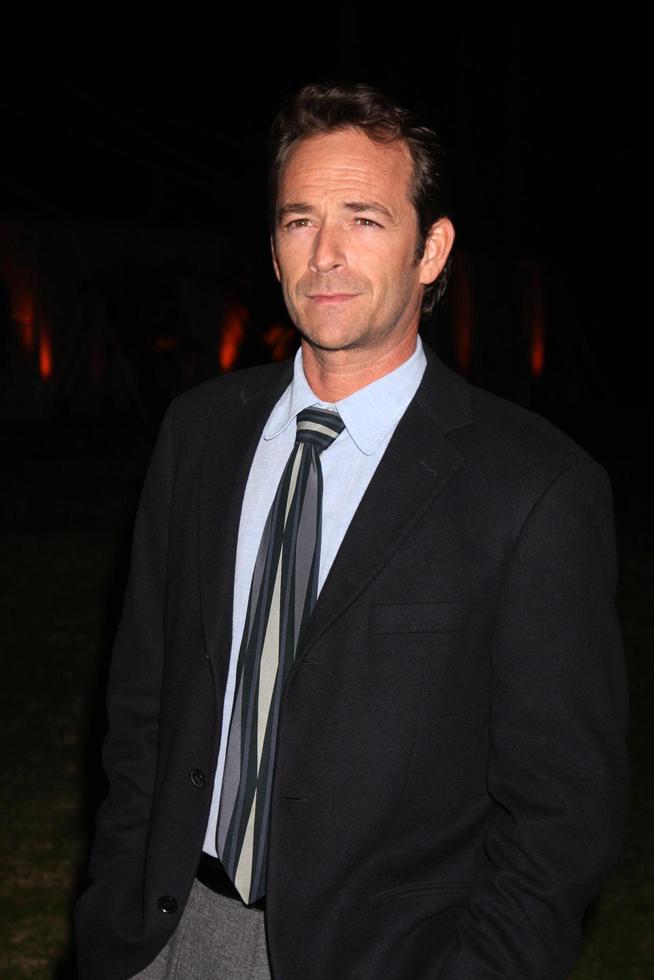 LOS ANGELES, JAN 7 -  Luke Perry arrives at the Hallmark Winter 2011 TCA Party at Tournament of Roses Parade House on January 7, 2011 in Pasadena, CA photo