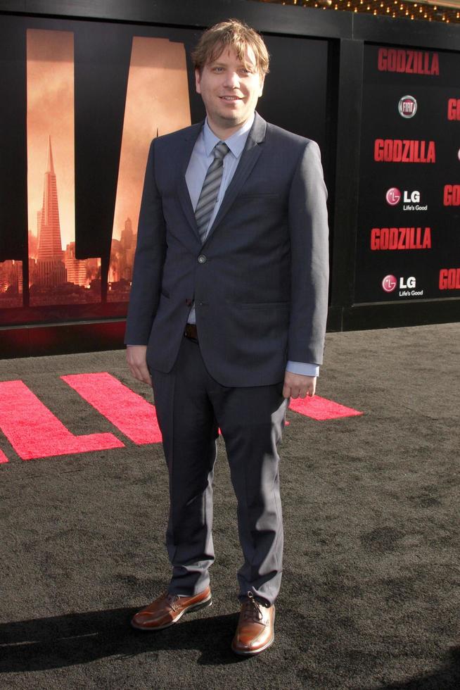 los angeles, 8 de mayo - garaeth edwards en el estreno de godzilla en dolby theater el 8 de mayo de 2014 en los angeles, ca foto