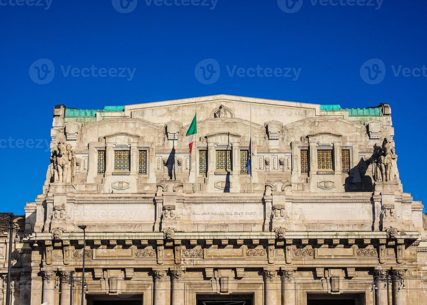 HDR Stazione Centrale in Milan photo