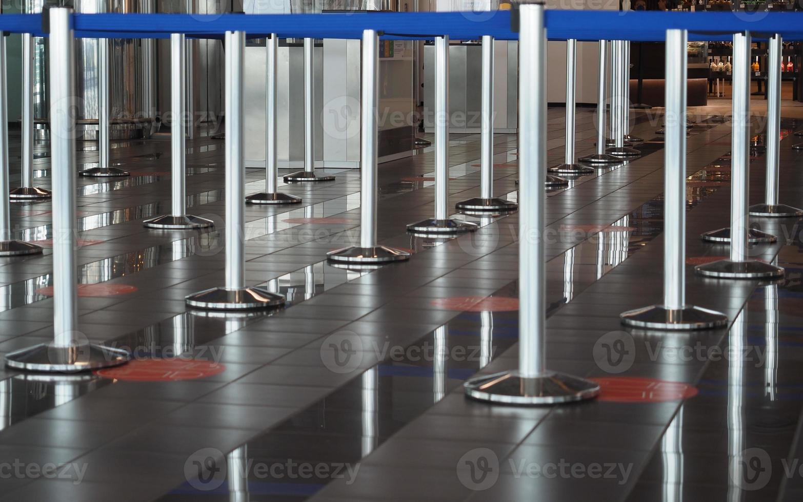 airport queue lines photo
