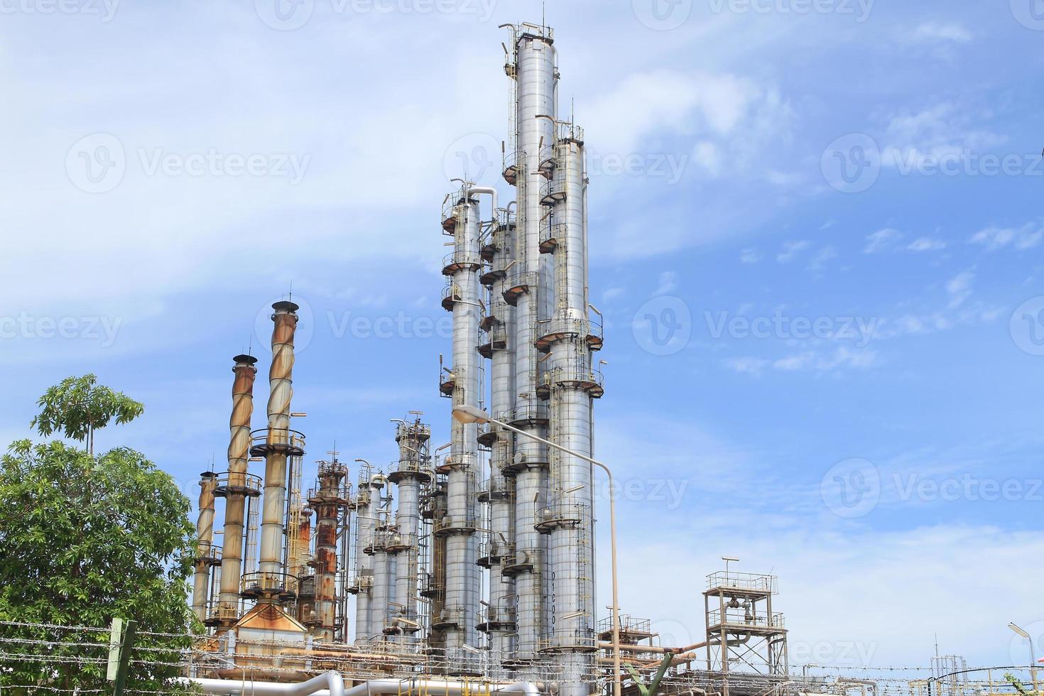 Oil and Gas Refinery Plant with distillation column and tank 8812028