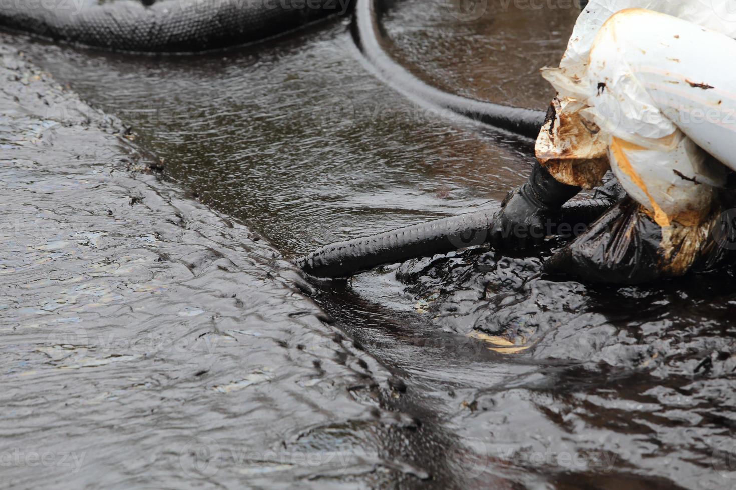 clean up Crude oil stain 8812052 Stock Photo at Vecteezy