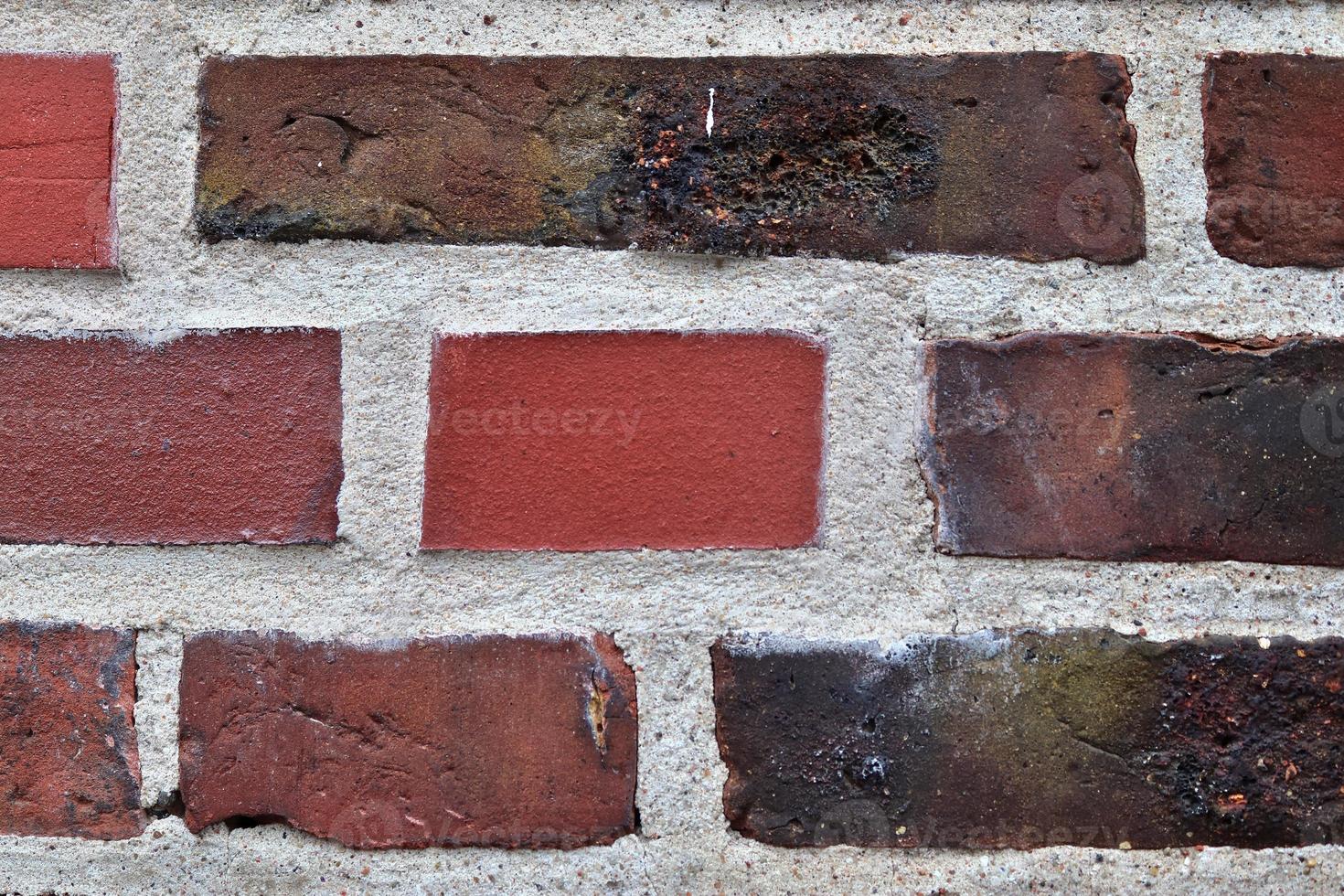 viejo muro de ladrillo. textura de fondo panorámico de pared de ladrillo desgastado viejo foto
