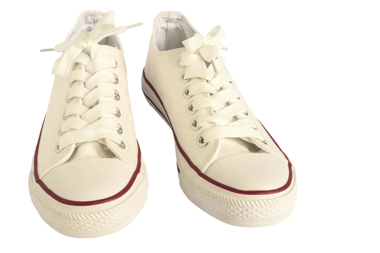 Hermosas zapatillas blancas zapatos de moda para mujer aislado sobre blanco con trazado de recorte foto