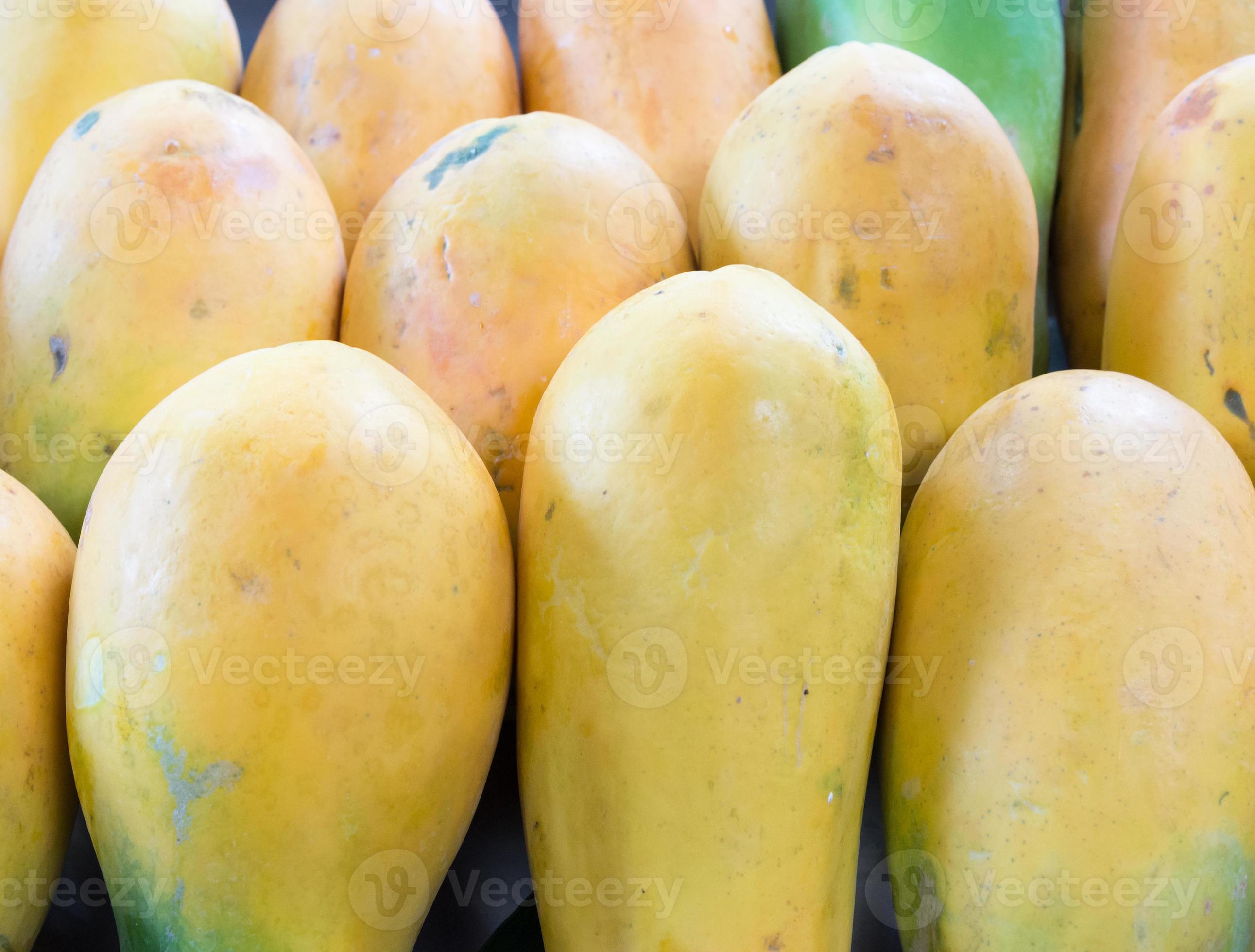 Ripe papaya pile 8832301 Stock Photo at Vecteezy
