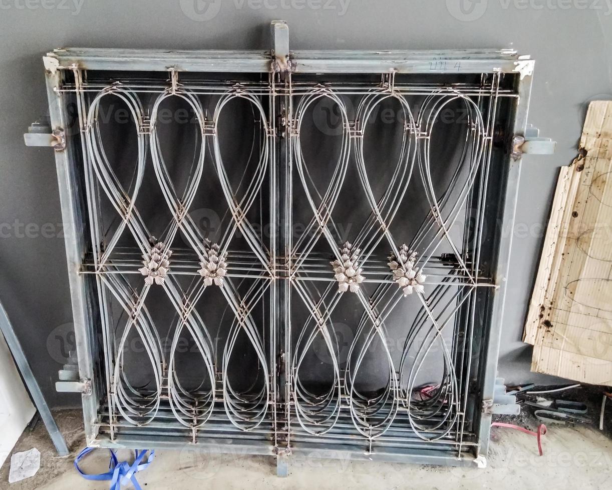 Unfinished curved steel photo