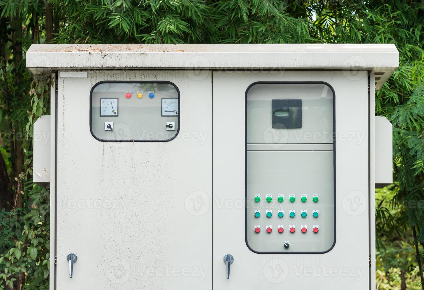 Power control  cabinet photo