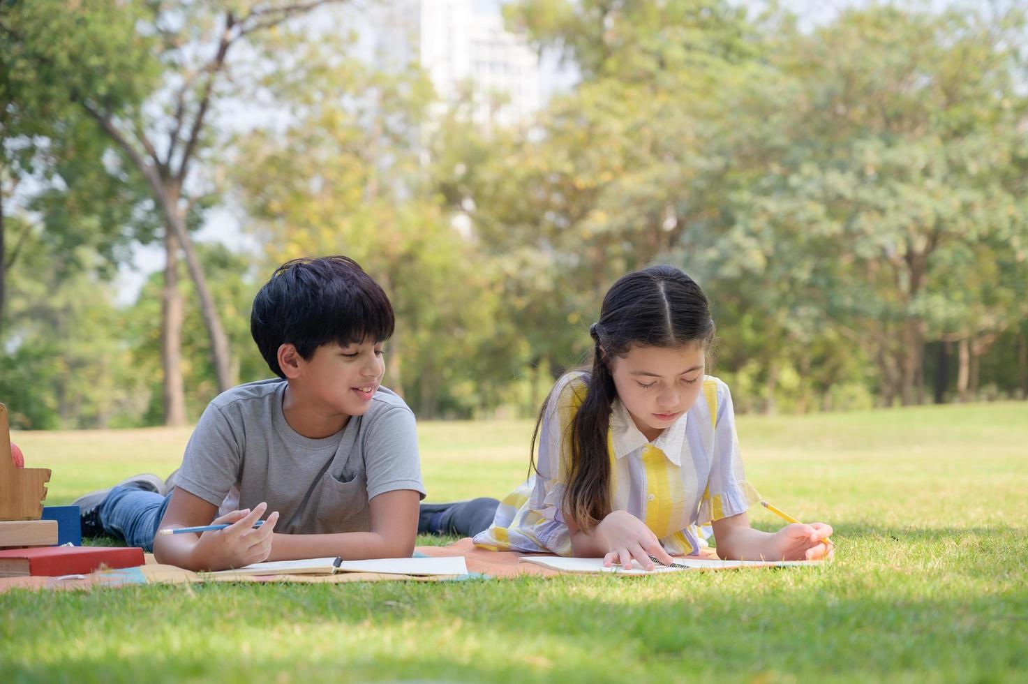 A half-Thai Indian boy and a half-Thai-European girl friend wrote in a notebook photo