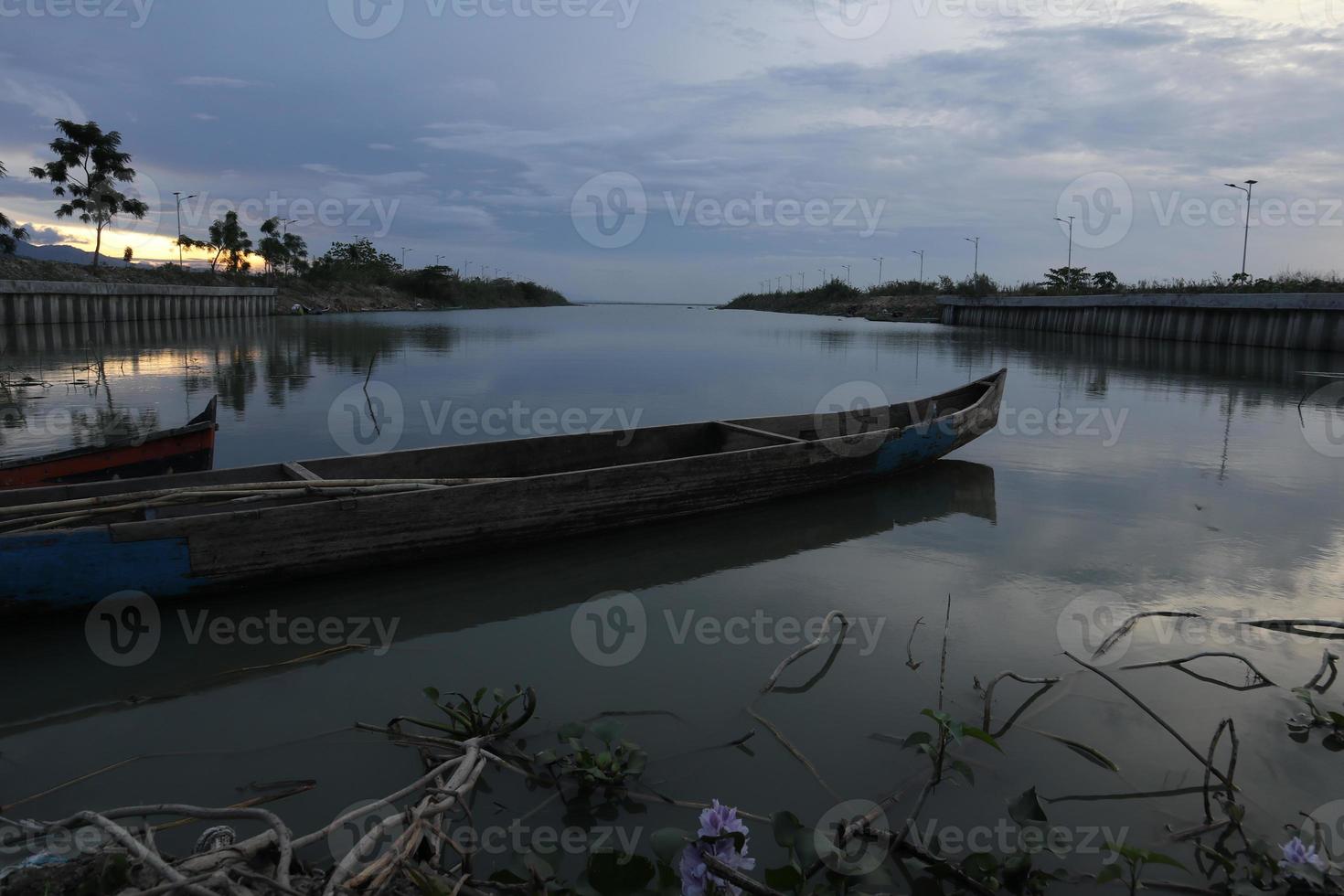 boat on the lake photo