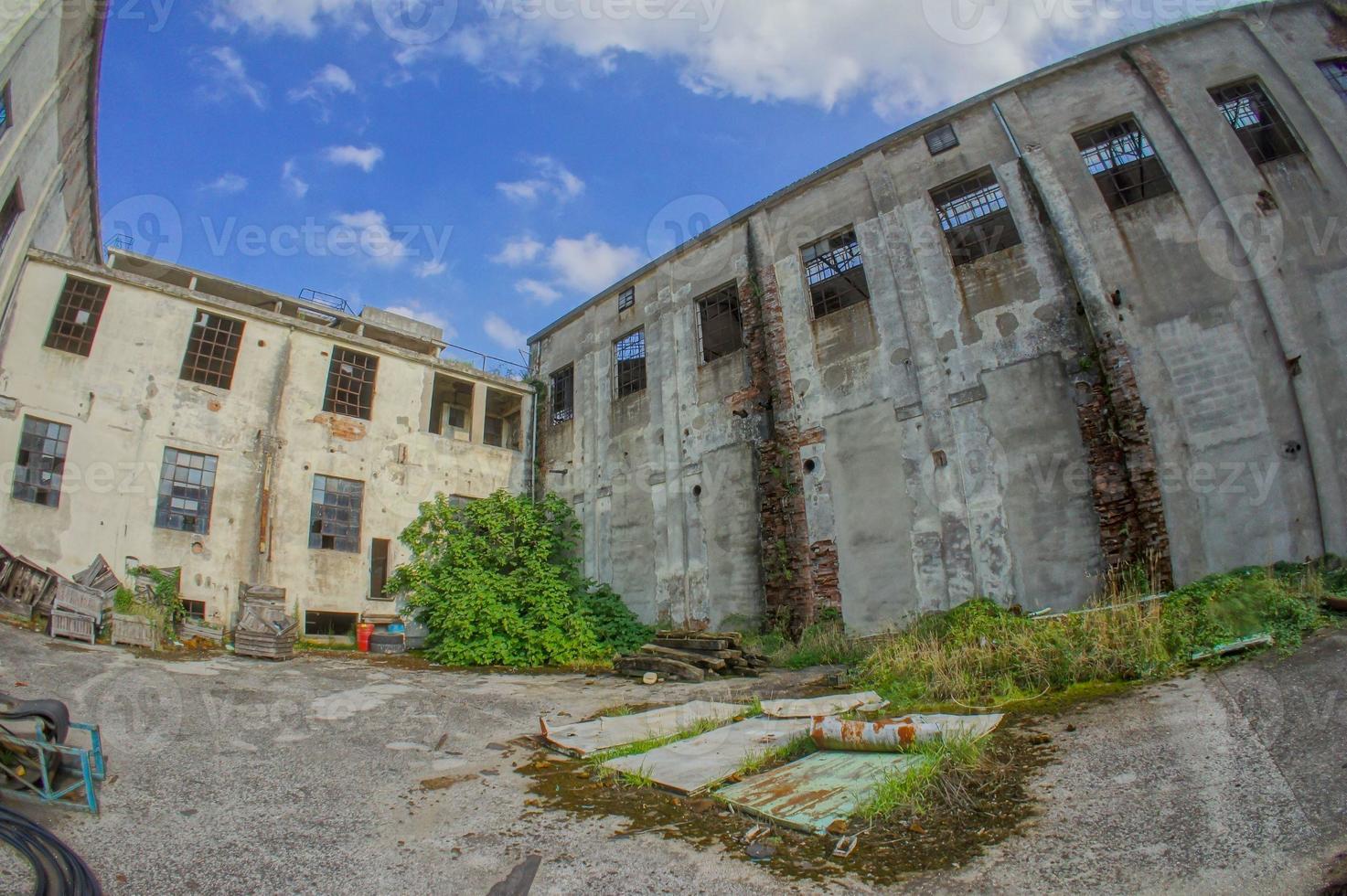 planta industrial arruinada vieja abandonada foto