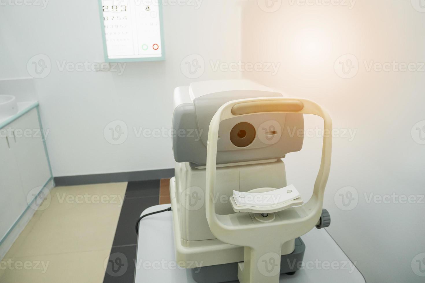 optometry eye test device machine photo