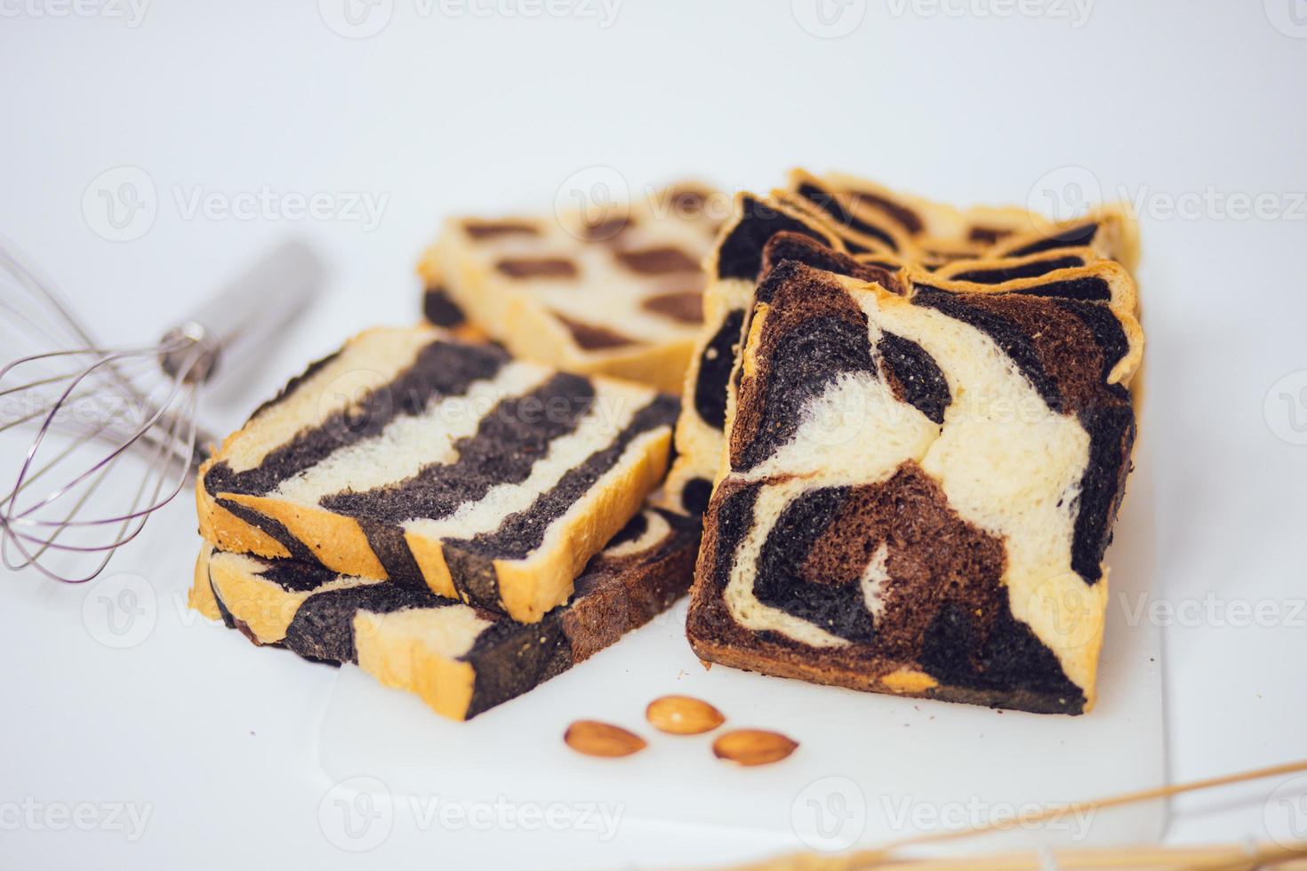 pan de chocolate póngalo en la mesa lista para comer. foto