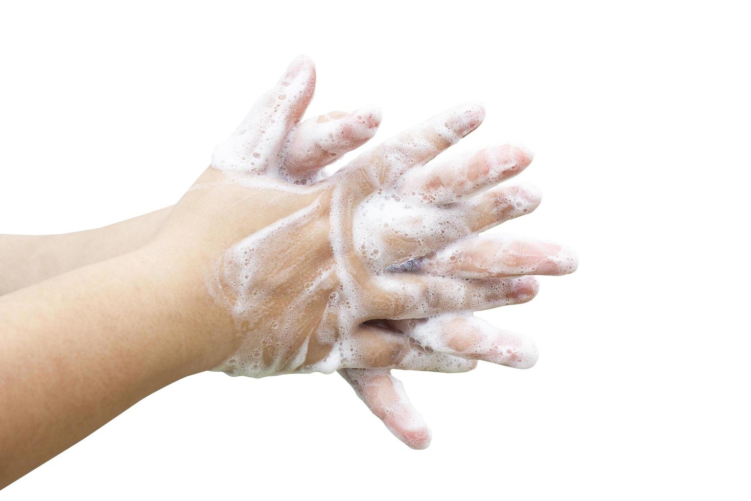 lavarse las manos con espuma de jabón aislada en fondo blanco con camino de recorte, prevenir gérmenes, bacterias o virus. foto