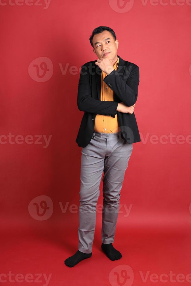 middle-age-man-8928056-stock-photo-at-vecteezy