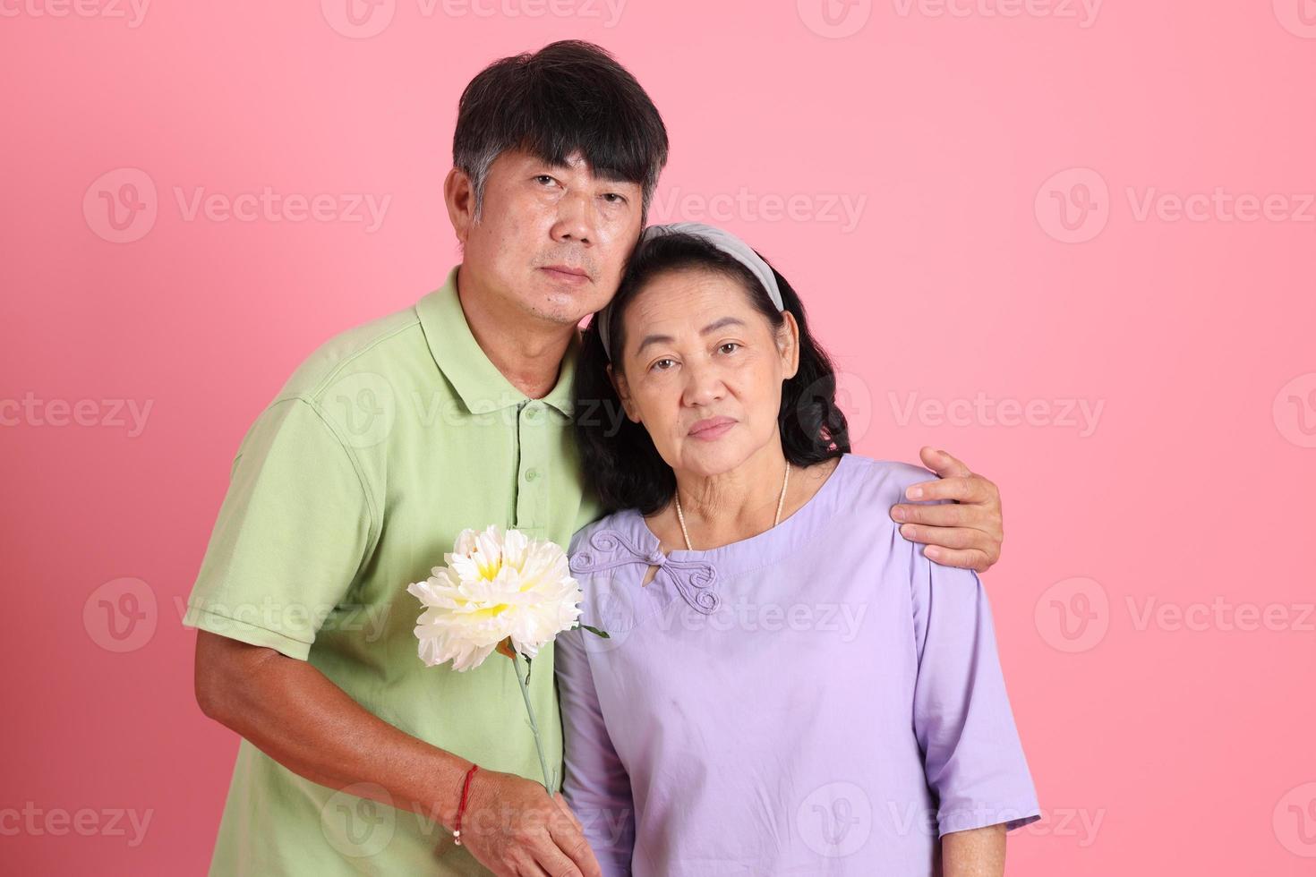 pareja asiática senior foto