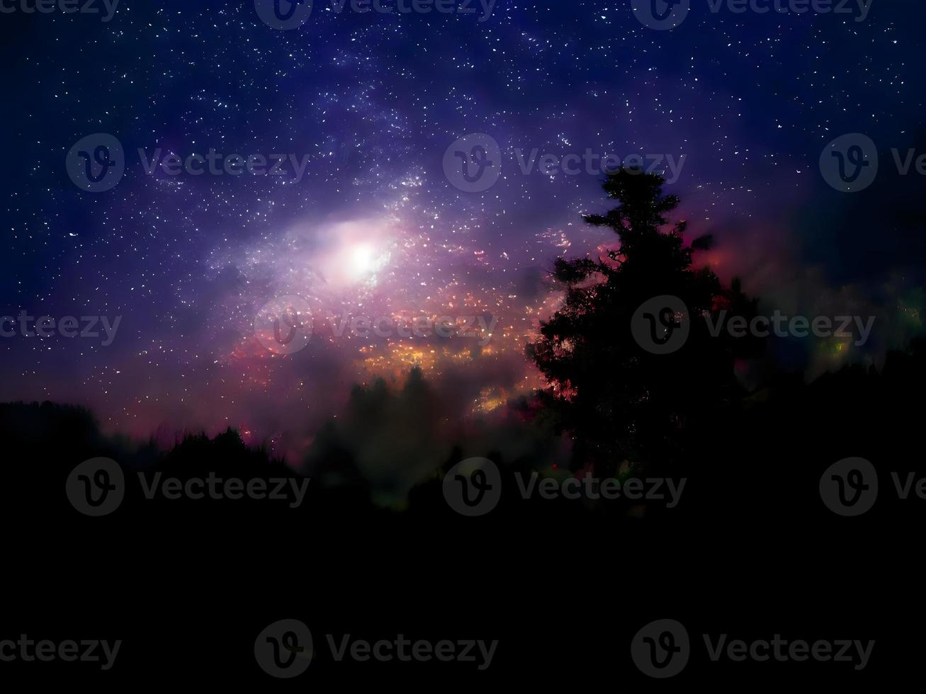 vía láctea y luz rosa en las montañas. paisaje colorido nocturno. cielo estrellado con colinas. hermoso universo. fondo espacial con galaxia. fondo de viaje foto