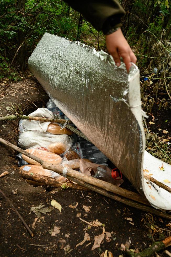 Storage of bread and food in the pit by the Ukrainian military, photo