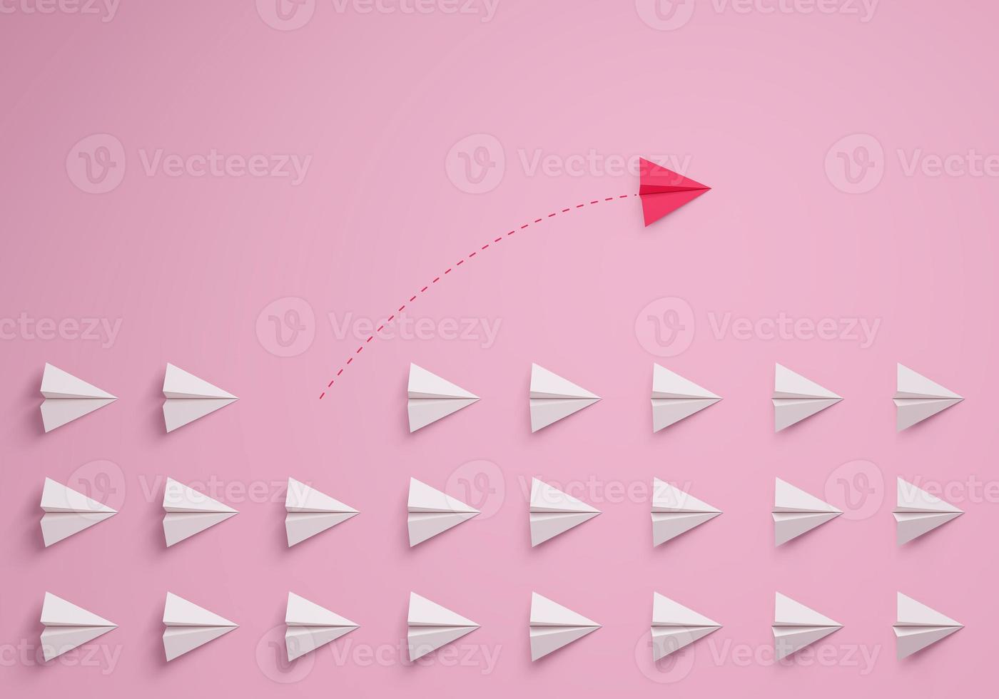 concepto de liderazgo de la mujer. líder individual y único avión de papel rosa cambiando de dirección. representación 3d foto