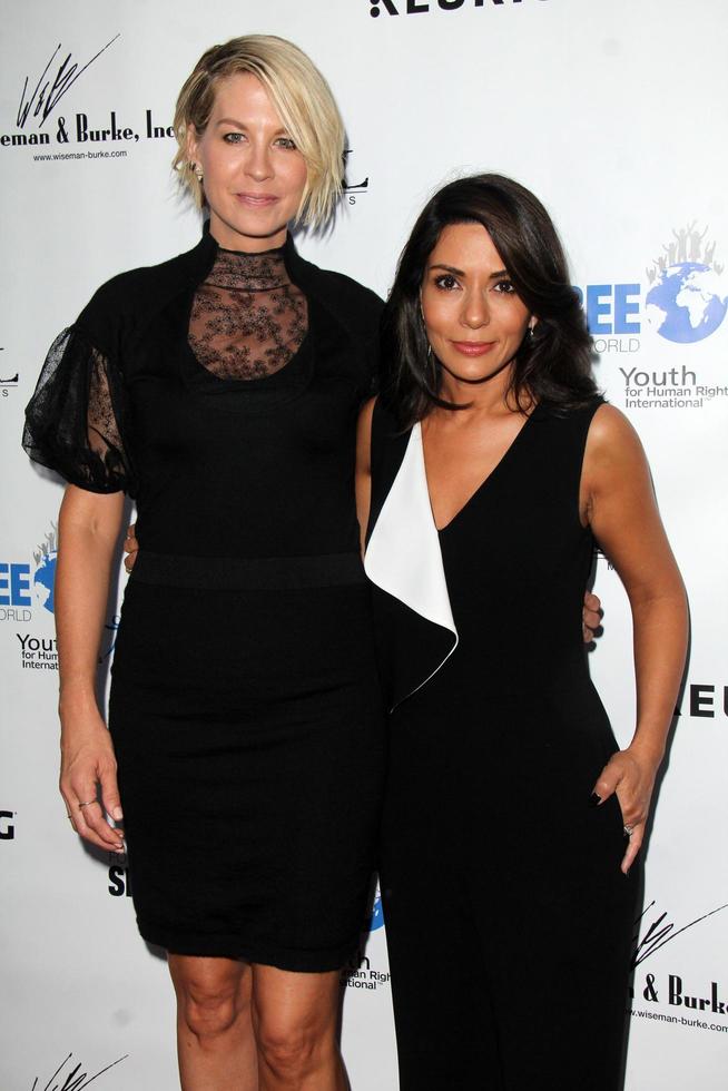 los angeles, 21 de septiembre - jenna elfman, marisol nichols en los premios al héroe de los derechos humanos en el beso el 21 de septiembre de 2015 en los angeles, ca foto