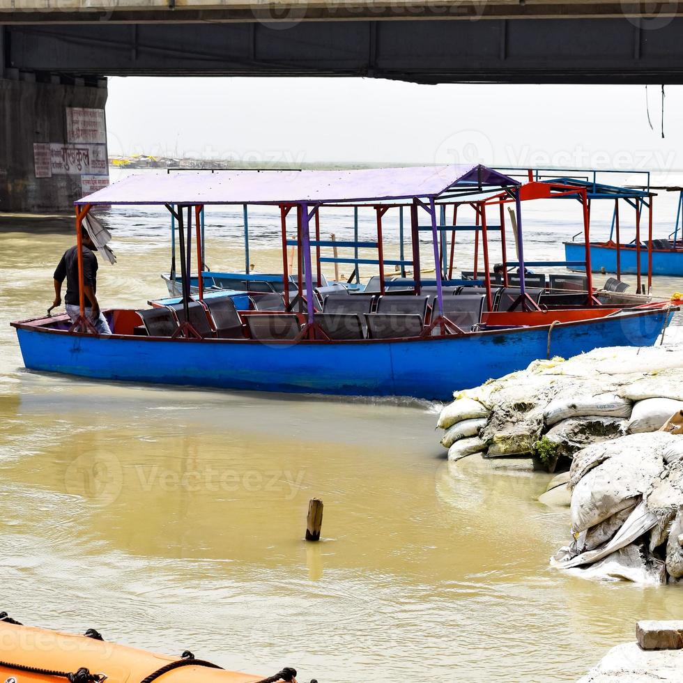 ganga como se ve en garh mukteshwar, uttar pradesh, india, se cree que el río ganga es el río más sagrado para los hindúes, una vista de garh ganga brij ghat, que es un lugar religioso muy famoso para los hindúes foto