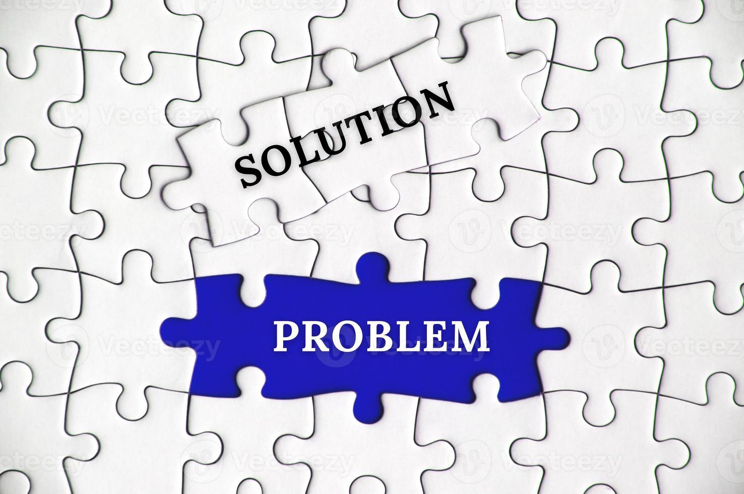 Text on missing jigsaw puzzle - Solution and problem photo