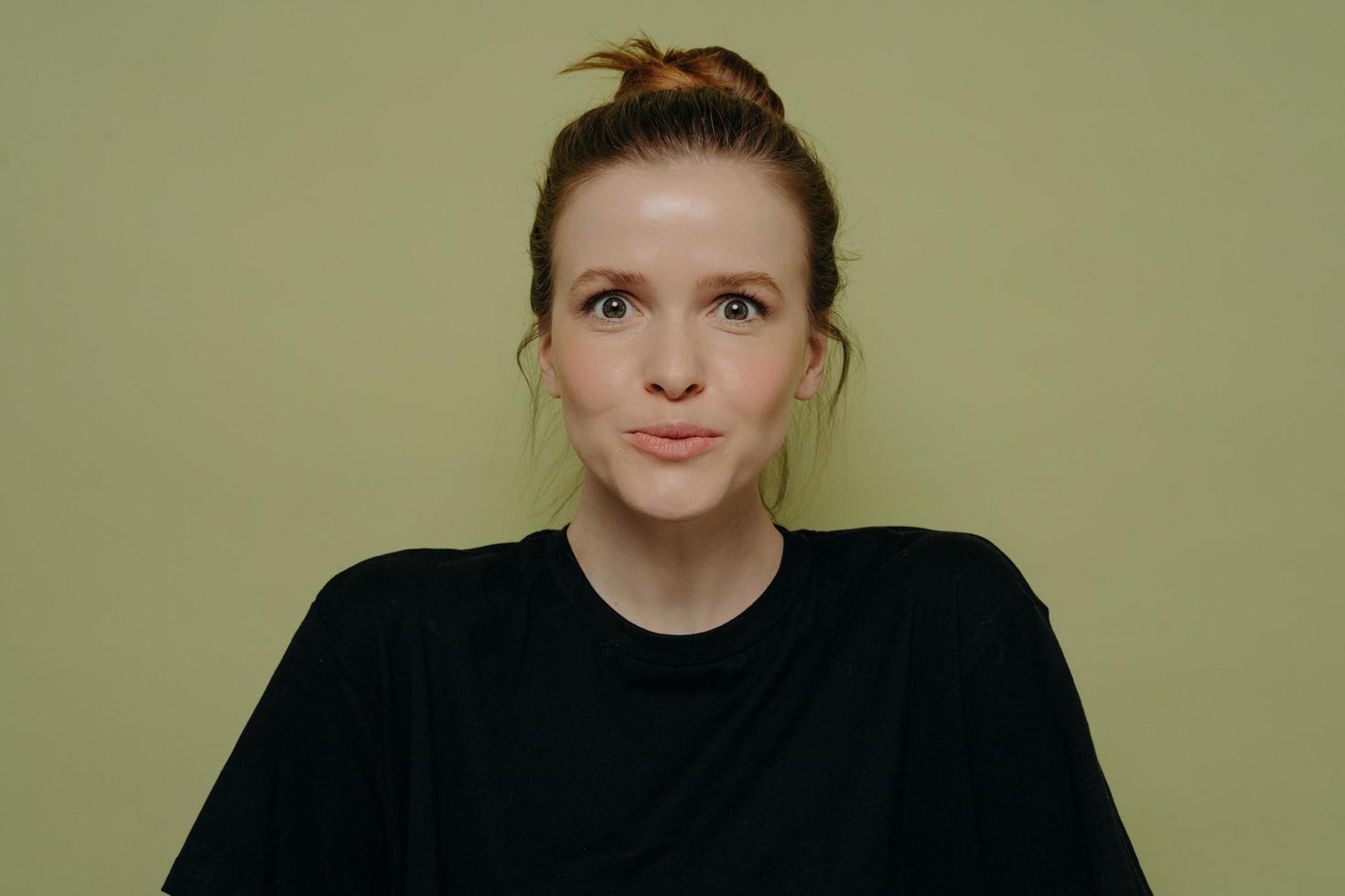 Amazed teenage girl looking at camera with wow expression photo