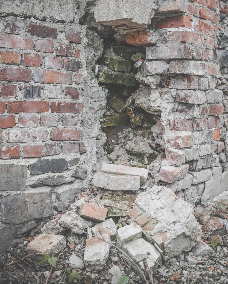 broken brick wall photo