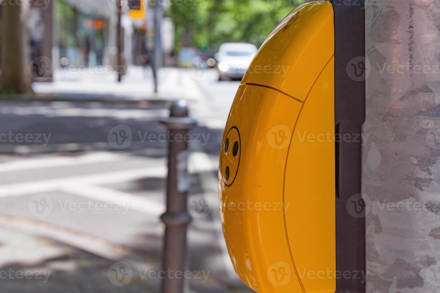 a pedestrian traffic light with push button photo