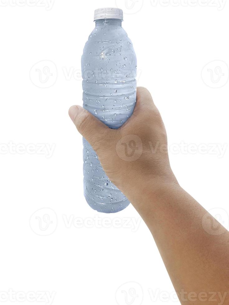 hombre sujetando con una botella de agua aislado sobre fondo blanco. foto